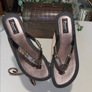 Grandco Black Strap Flip Flop Sandals with Rose Gold Footbed